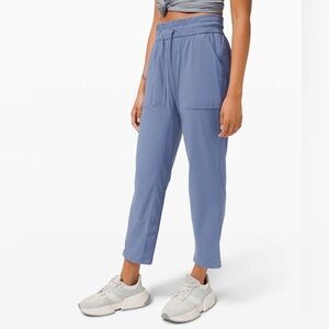 Lululemon Beyond the Studio Jogger
Water Drop Size 10 Women’s Athleisure